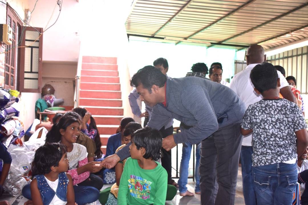 Nigama Foundation volunteers with Friends Foundation children