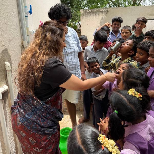 Clean water delivery to schoolchildren — Nigama Foundation